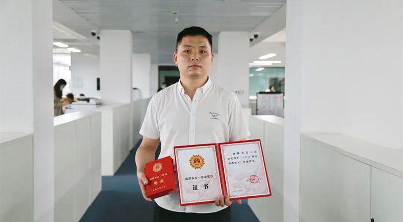爱体育官方网页版-爱体育(中国)
药业古兴云荣获"成都市五一劳动奖章"！