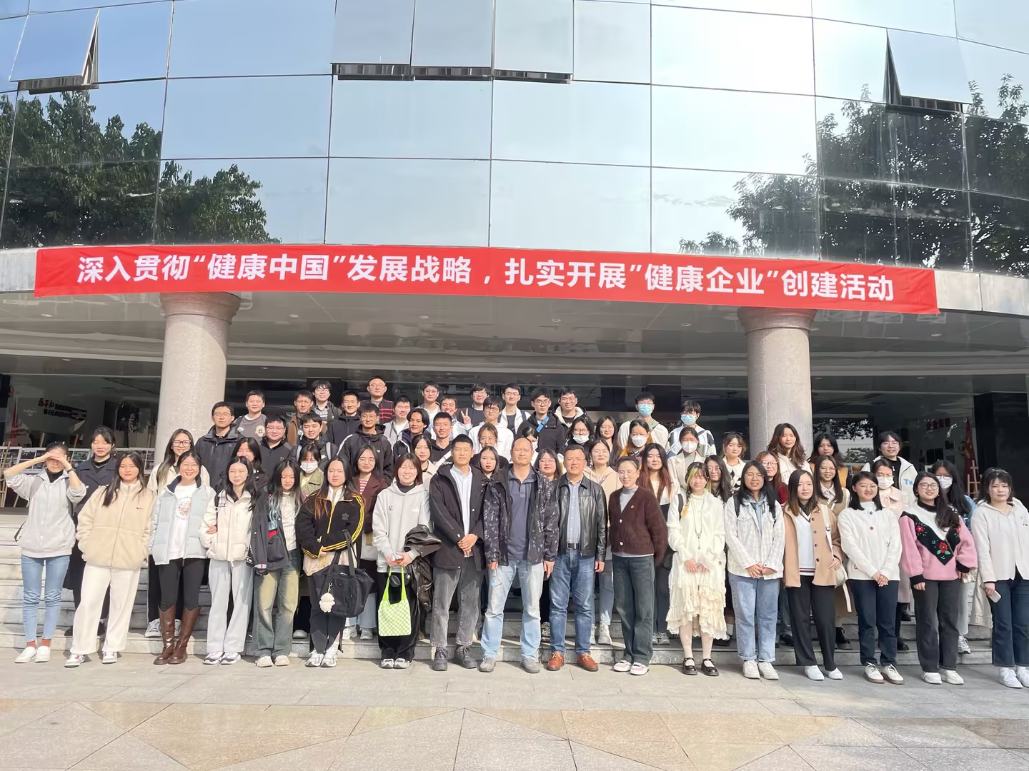 校企共育|四川农业大学药物制剂专业师生走进爱体育官方网页版-爱体育(中国)
药业参观交流